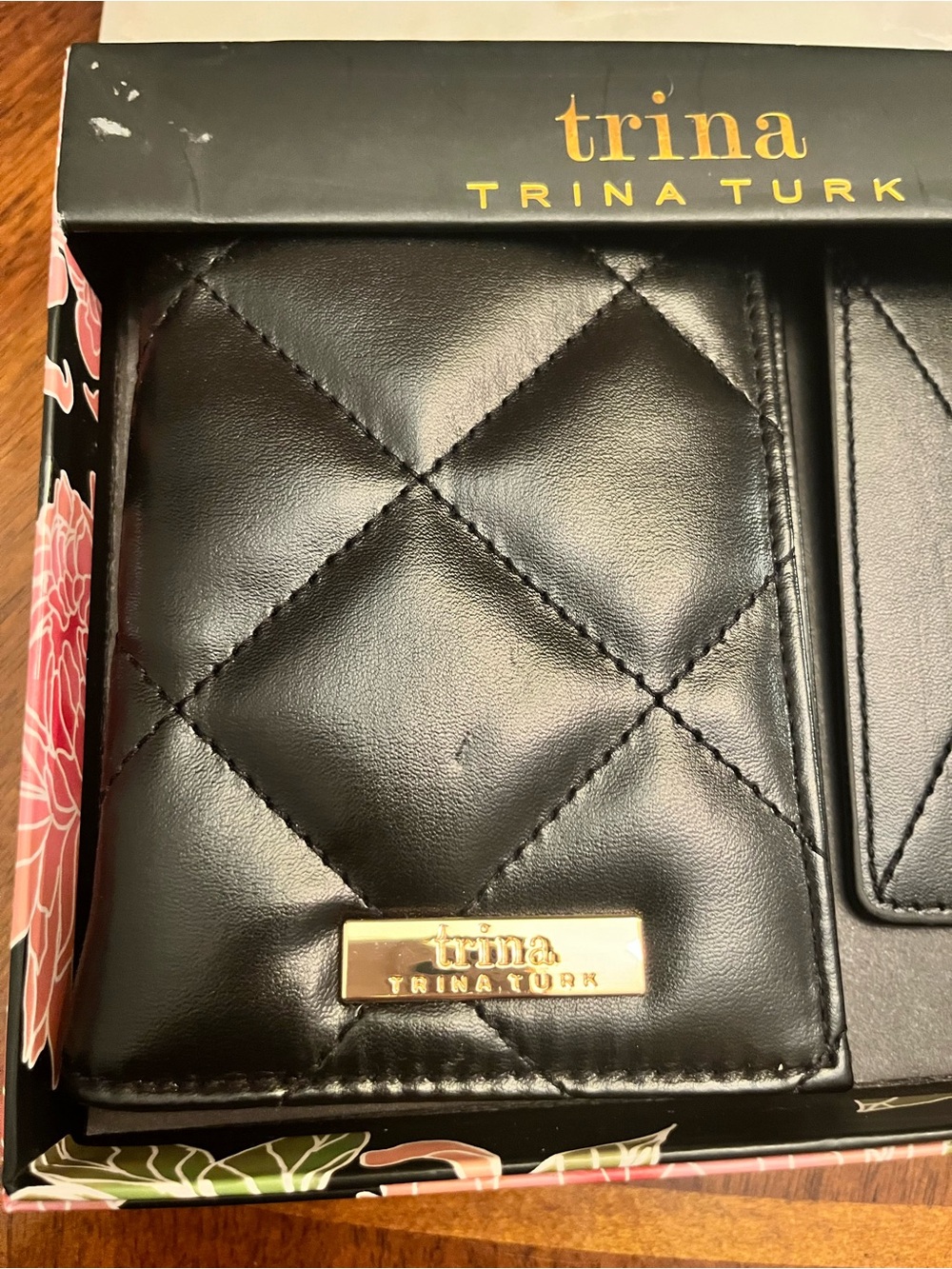 Trina Turk Black Quilted Wallet & Card Case Set w/Gold Logo & Luggage Tag (NIB) - Picture 3 of 10